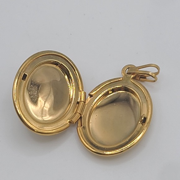 Vintage Cameo Locket Gold Tone Pendant - Picture 6 of 9